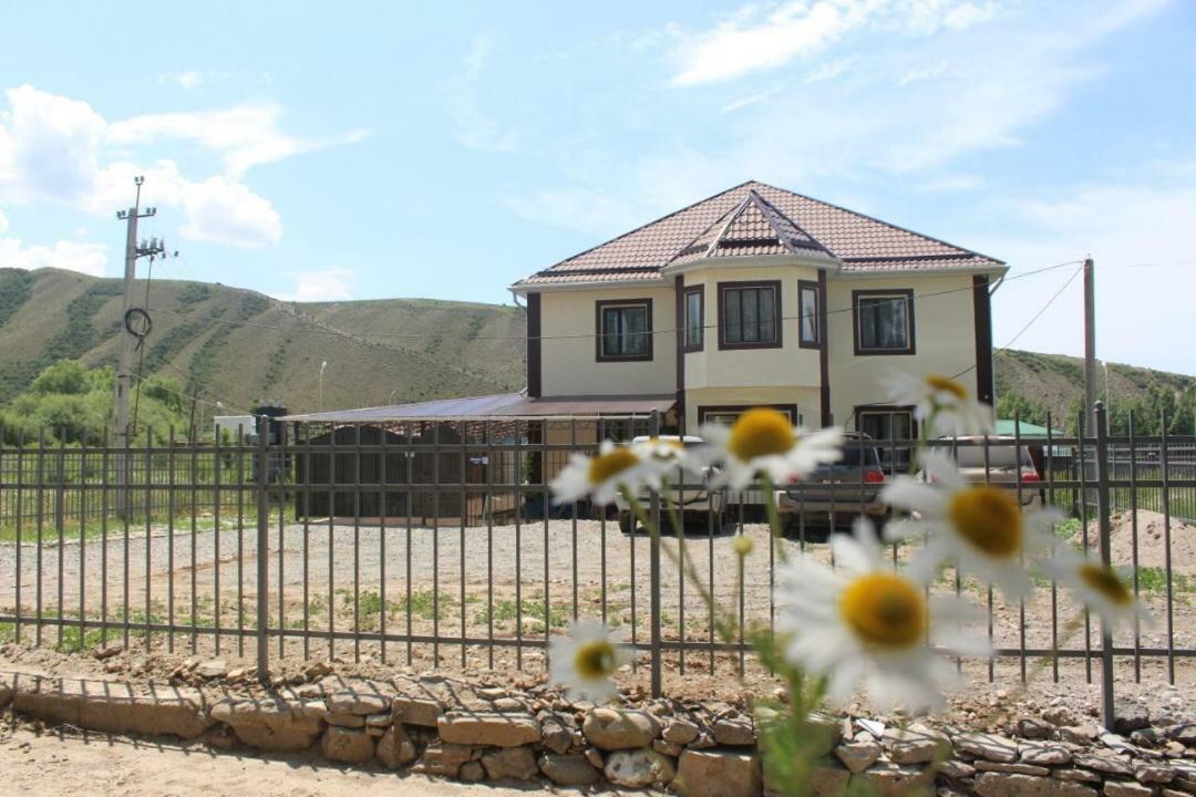 Отель Гостевой дом Mount Yard Каракол Экстерьер фото